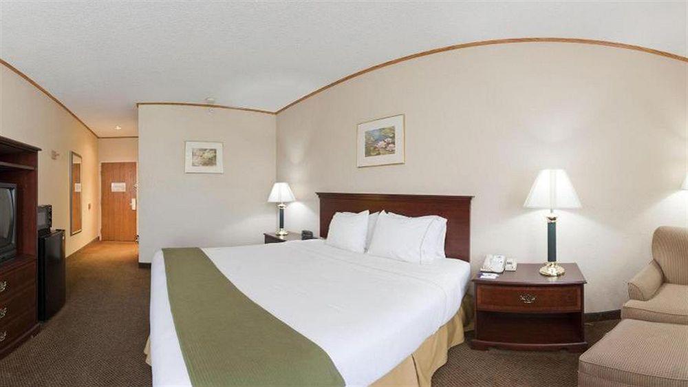 Comfort Inn & Suites Junction City - Near Fort Riley Екстериор снимка