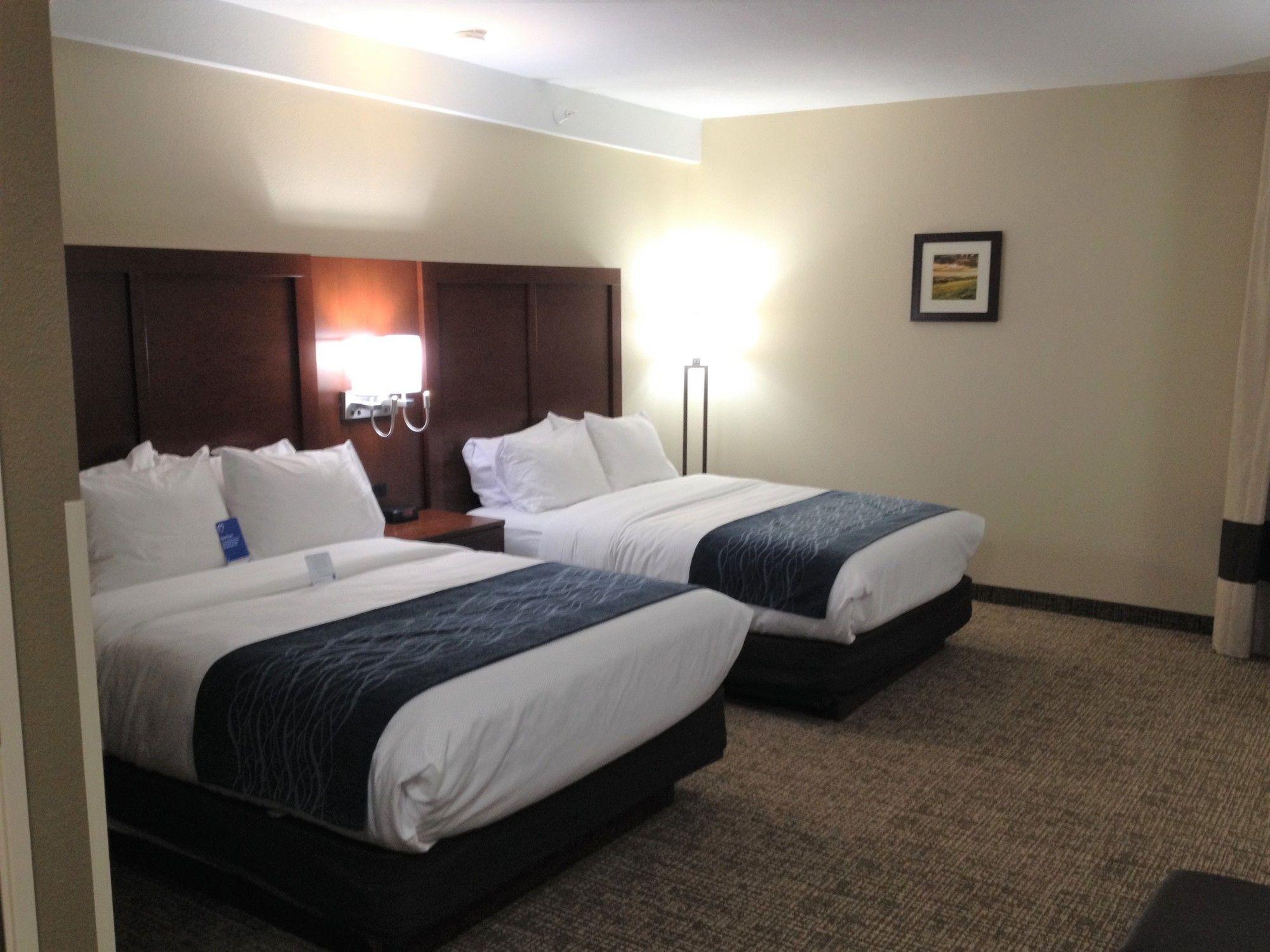 Comfort Inn & Suites Junction City - Near Fort Riley Екстериор снимка
