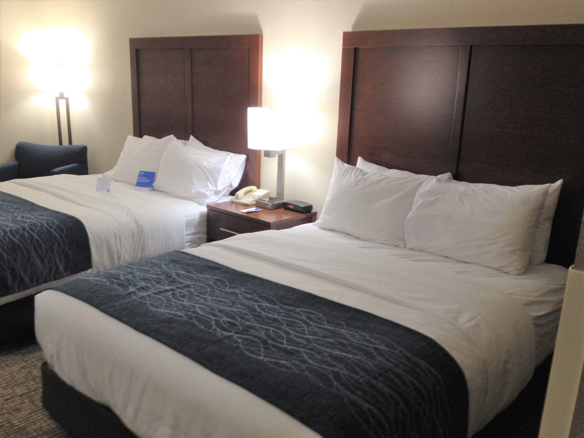 Comfort Inn & Suites Junction City - Near Fort Riley Екстериор снимка