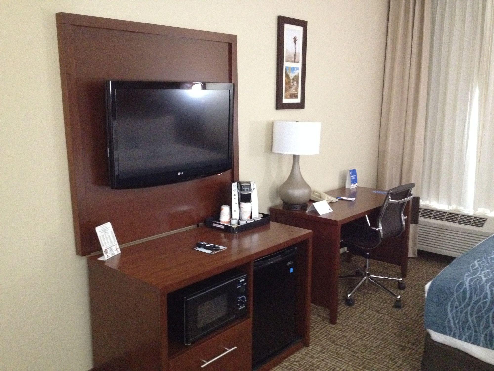 Comfort Inn & Suites Junction City - Near Fort Riley Екстериор снимка