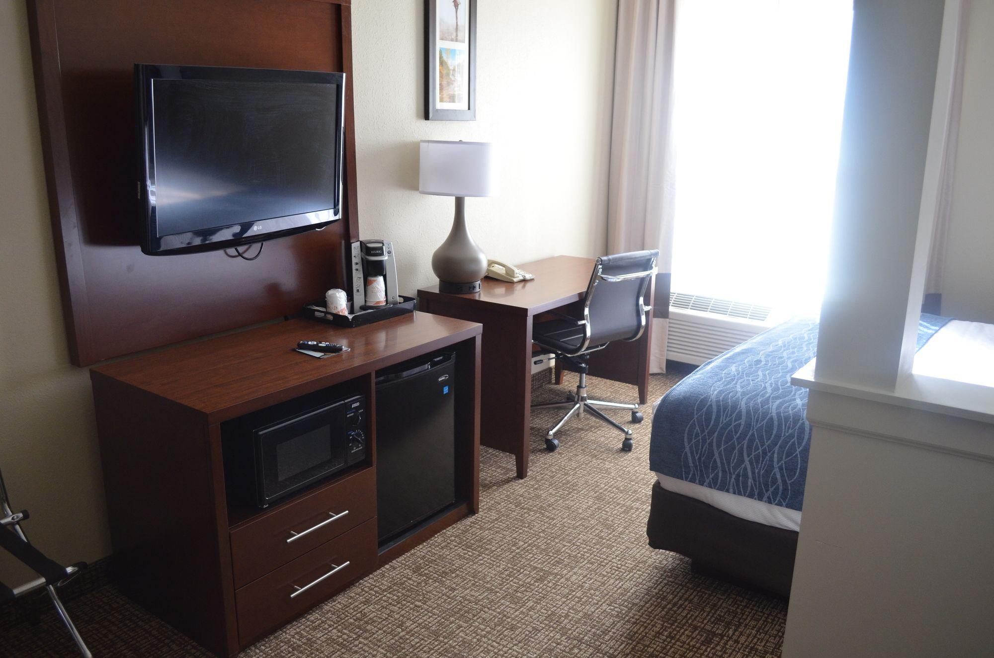 Comfort Inn & Suites Junction City - Near Fort Riley Екстериор снимка