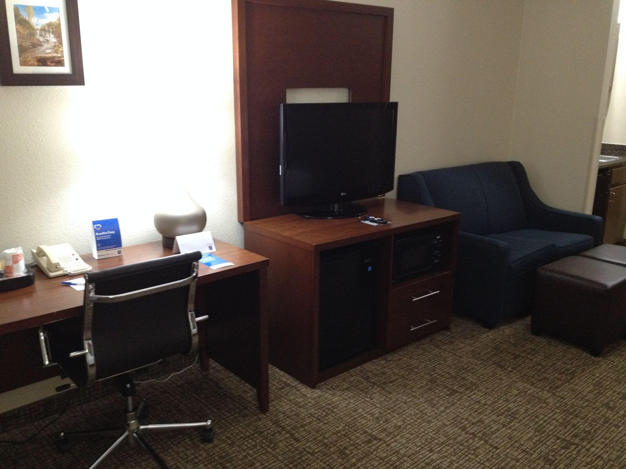 Comfort Inn & Suites Junction City - Near Fort Riley Екстериор снимка