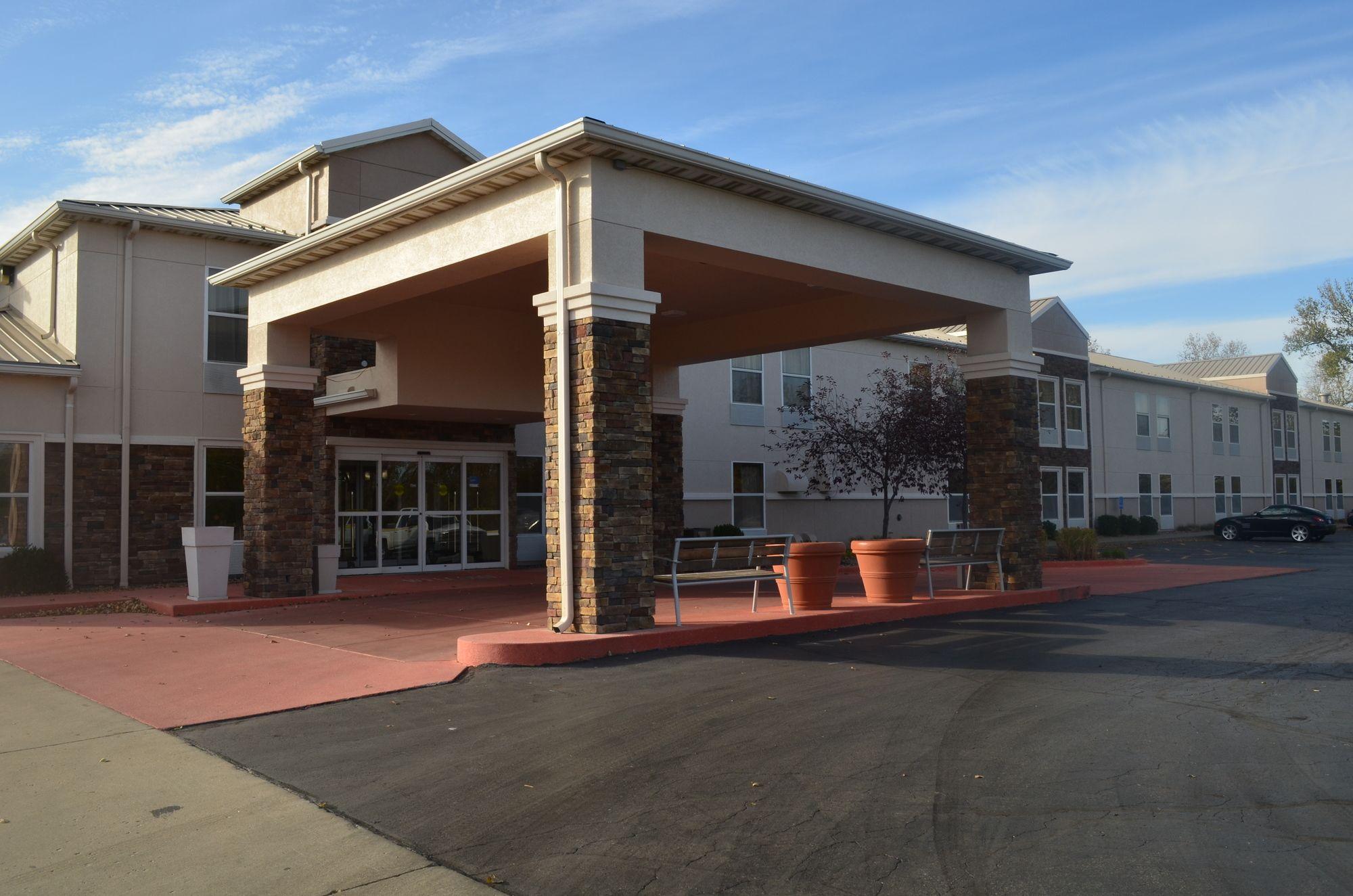 Comfort Inn & Suites Junction City - Near Fort Riley Екстериор снимка