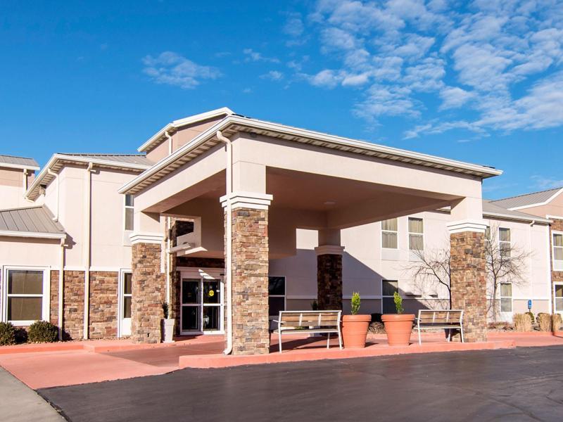 Comfort Inn & Suites Junction City - Near Fort Riley Екстериор снимка