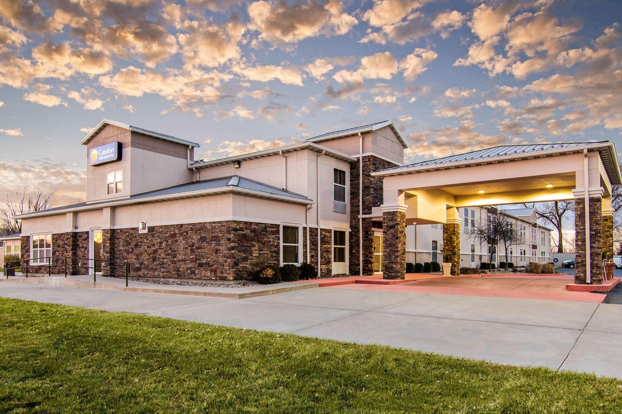 Comfort Inn & Suites Junction City - Near Fort Riley Екстериор снимка