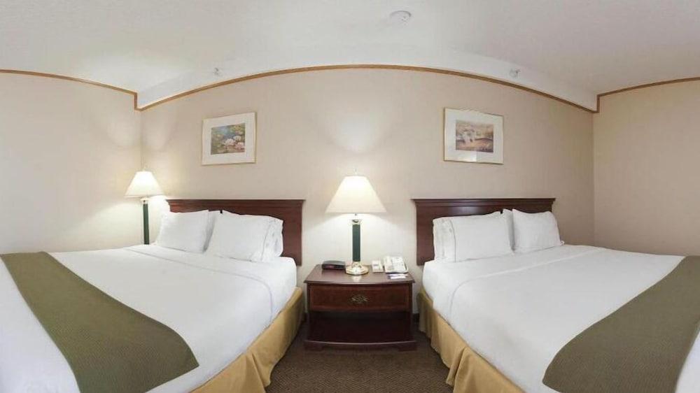 Comfort Inn & Suites Junction City - Near Fort Riley Екстериор снимка