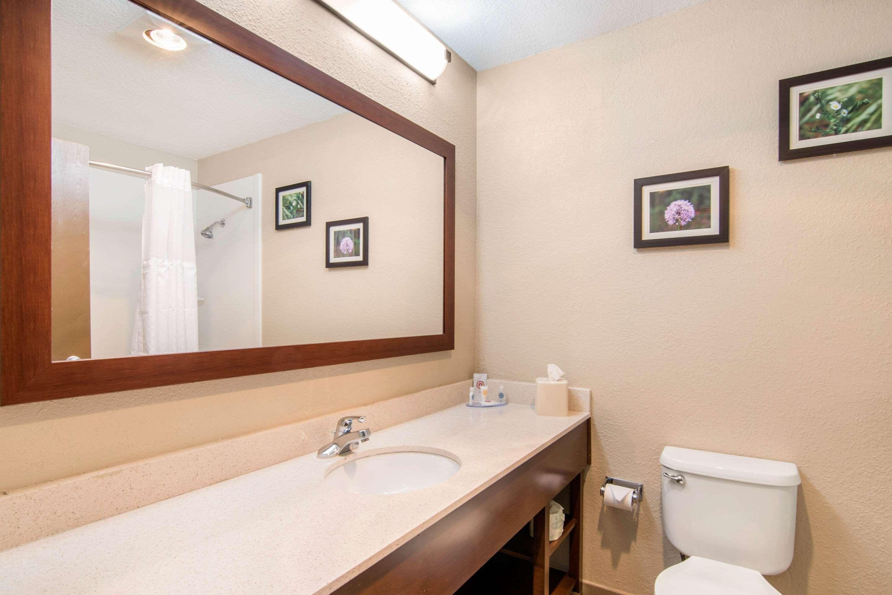 Comfort Inn & Suites Junction City - Near Fort Riley Екстериор снимка