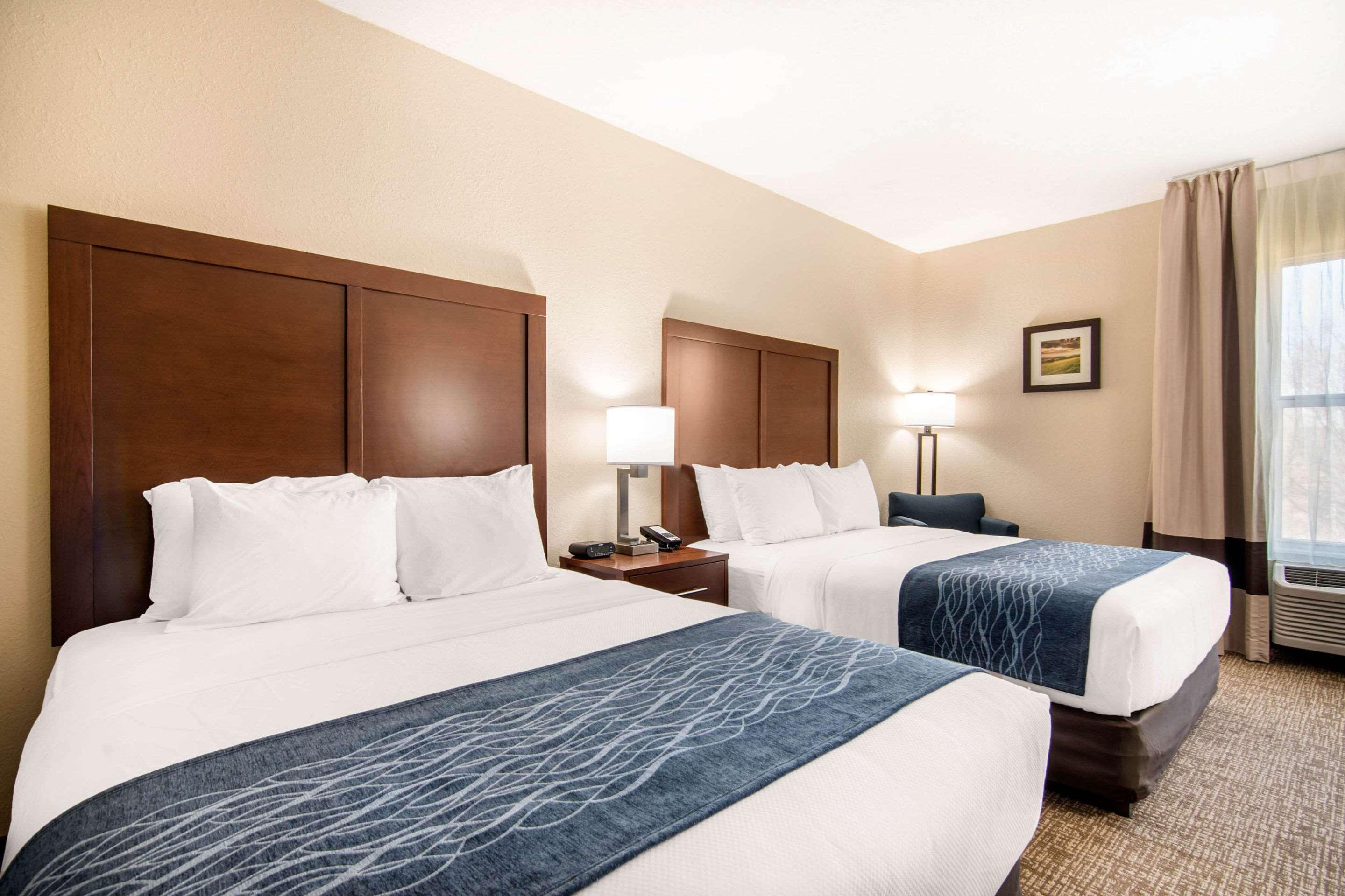 Comfort Inn & Suites Junction City - Near Fort Riley Екстериор снимка
