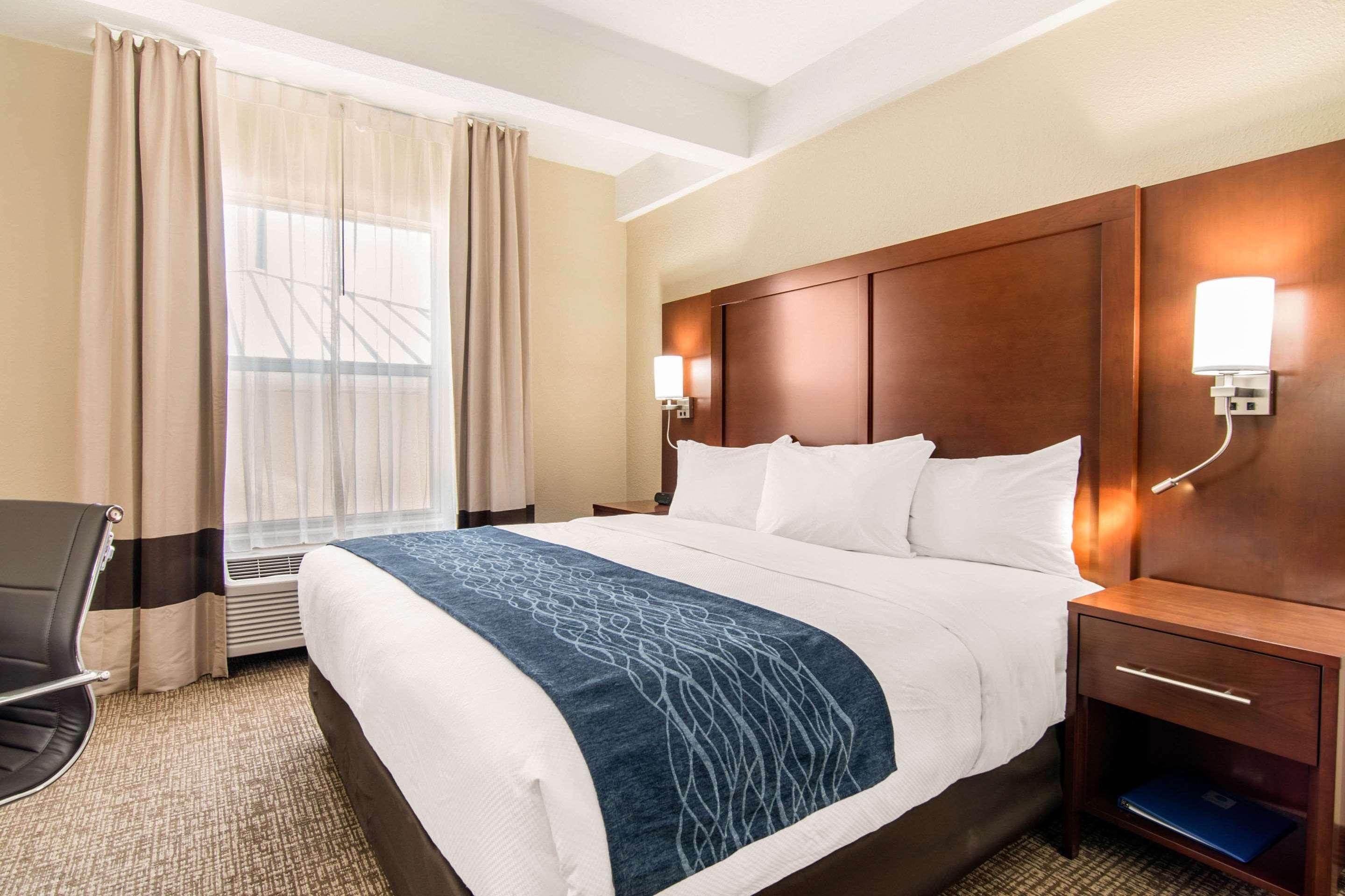 Comfort Inn & Suites Junction City - Near Fort Riley Екстериор снимка