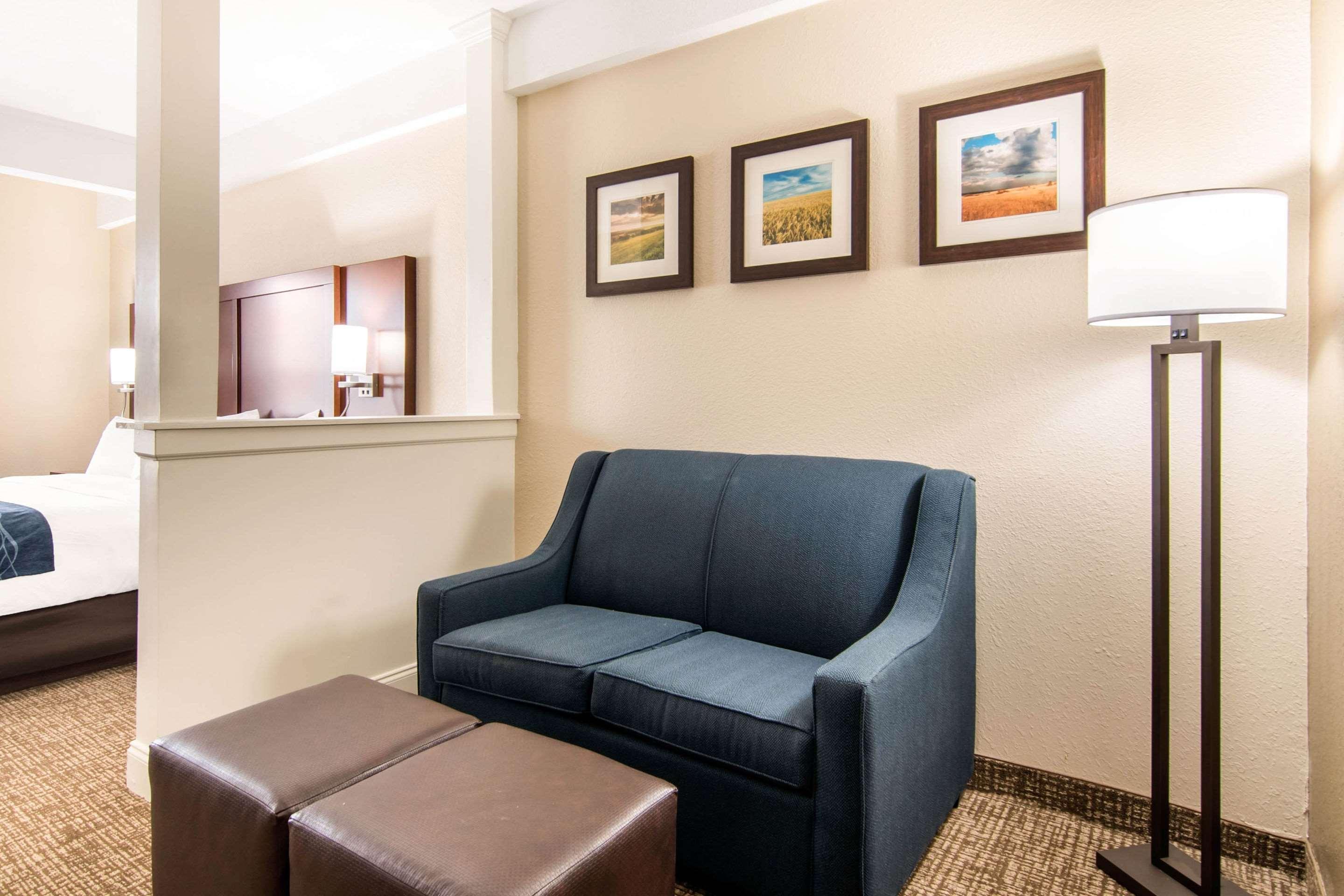 Comfort Inn & Suites Junction City - Near Fort Riley Екстериор снимка