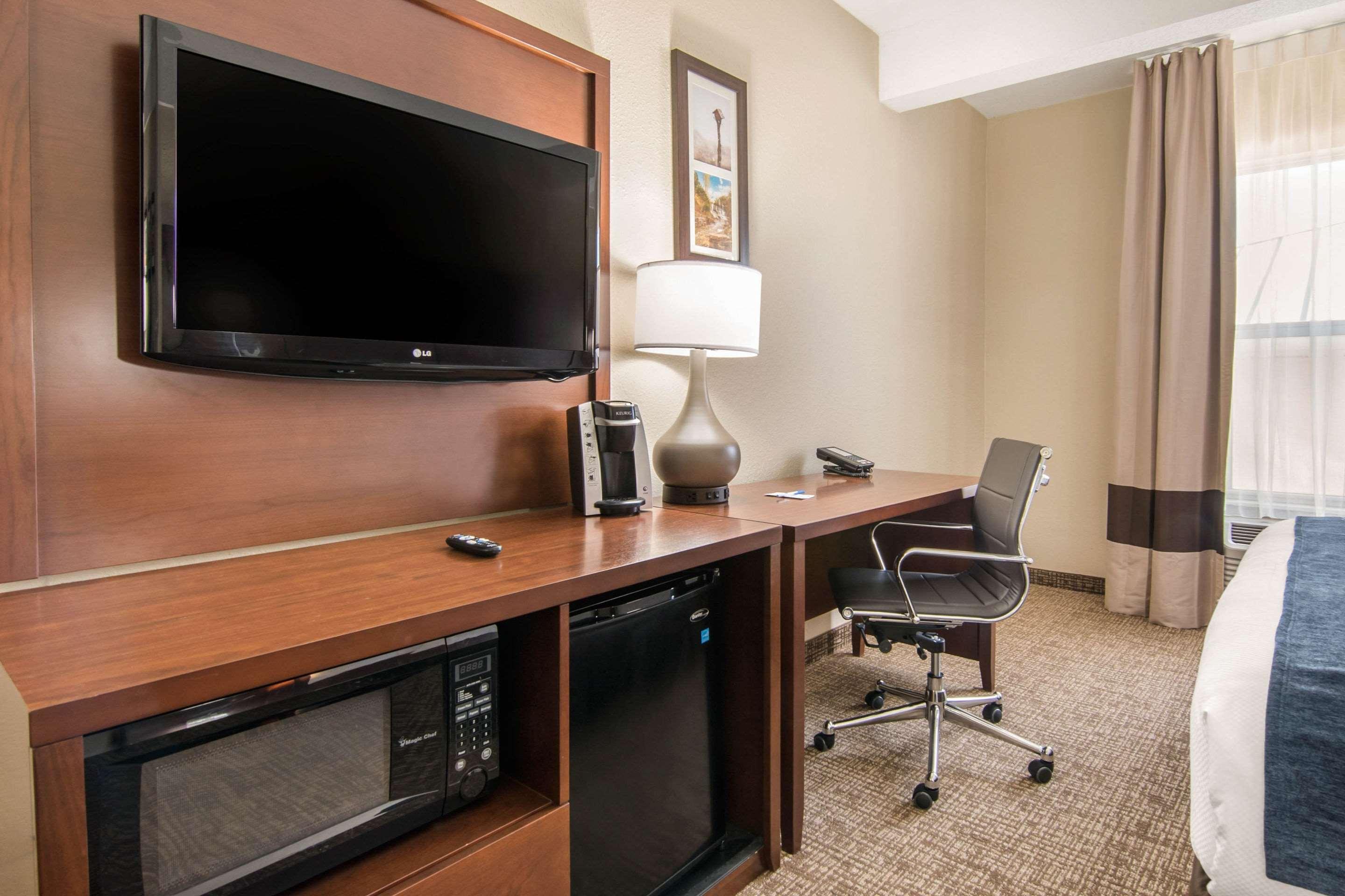 Comfort Inn & Suites Junction City - Near Fort Riley Екстериор снимка