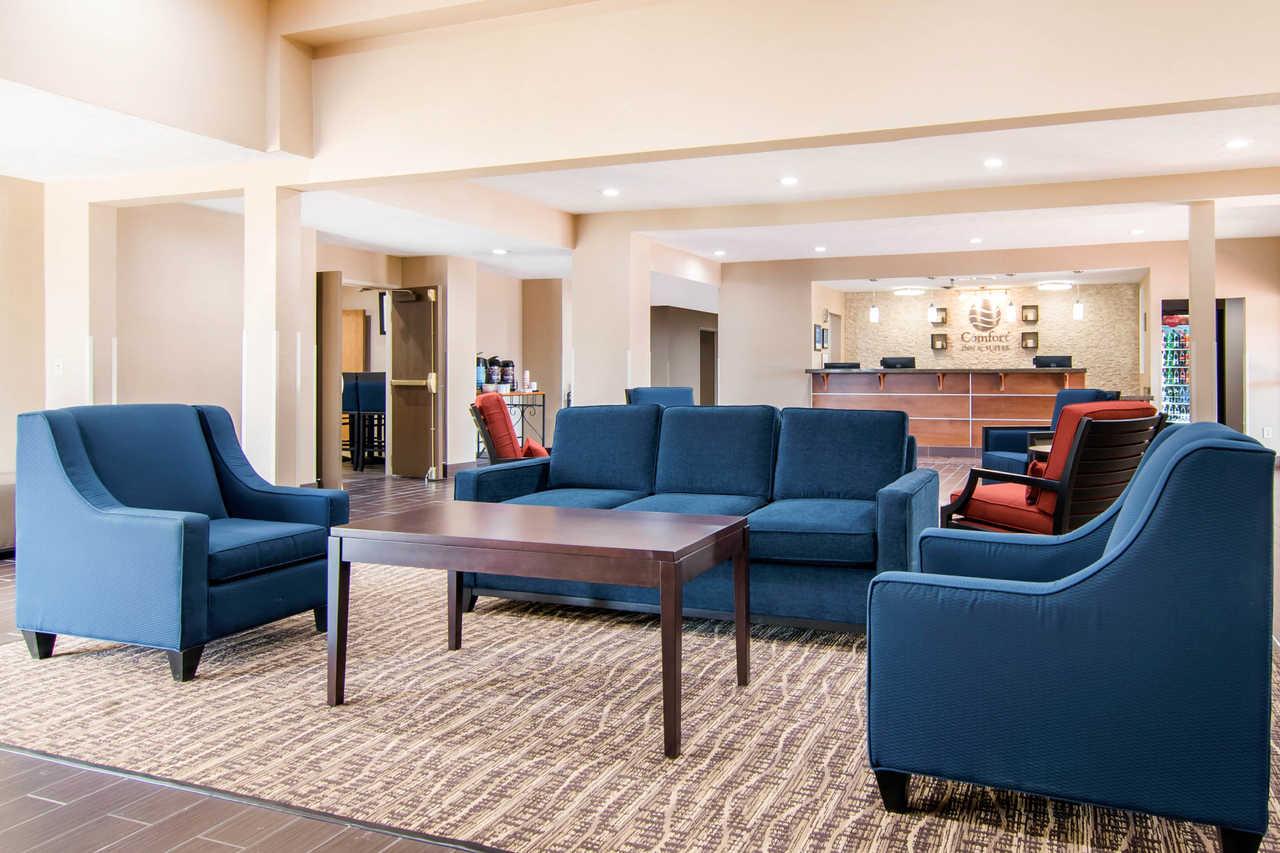 Comfort Inn & Suites Junction City - Near Fort Riley Екстериор снимка