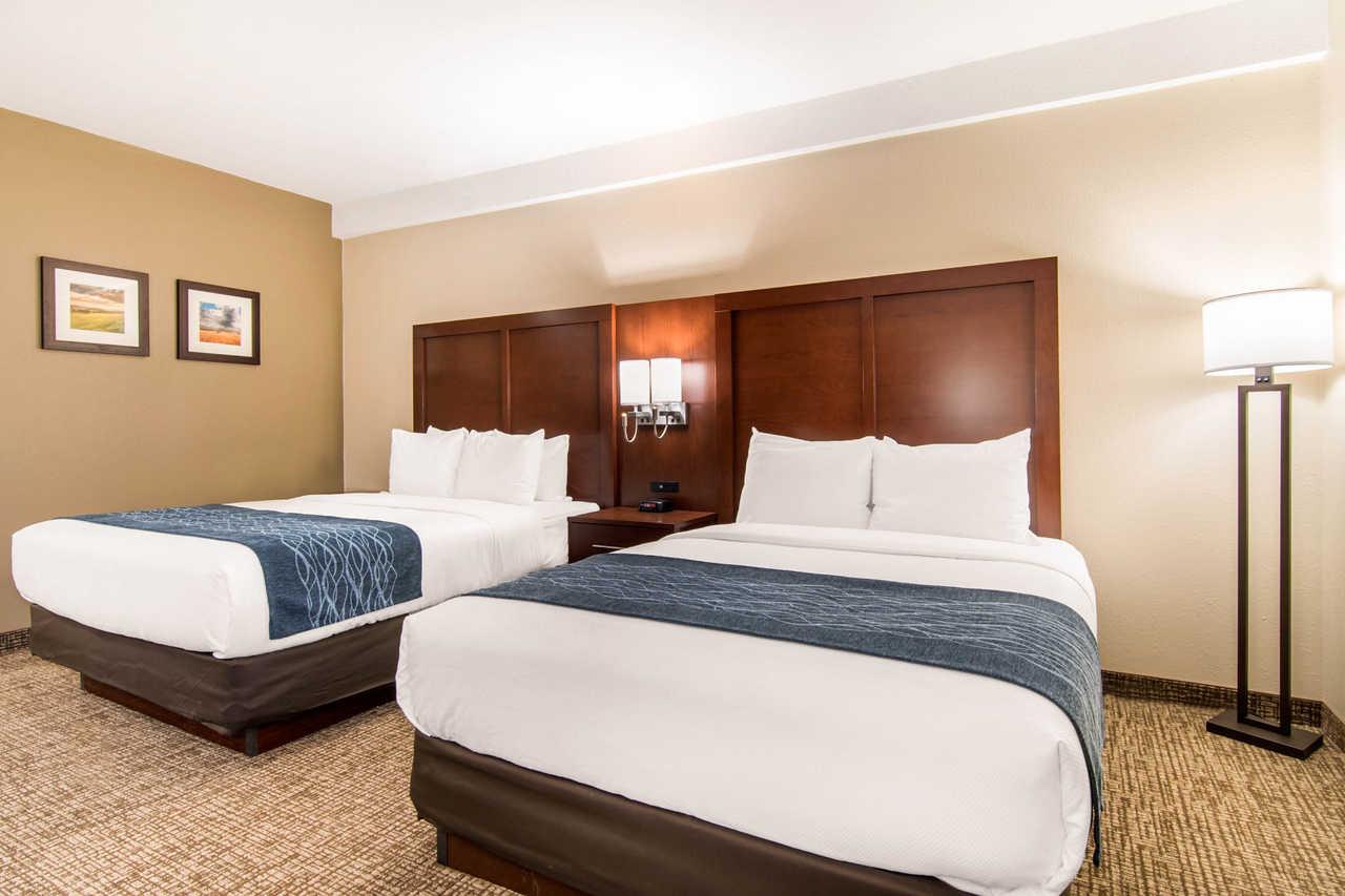 Comfort Inn & Suites Junction City - Near Fort Riley Екстериор снимка