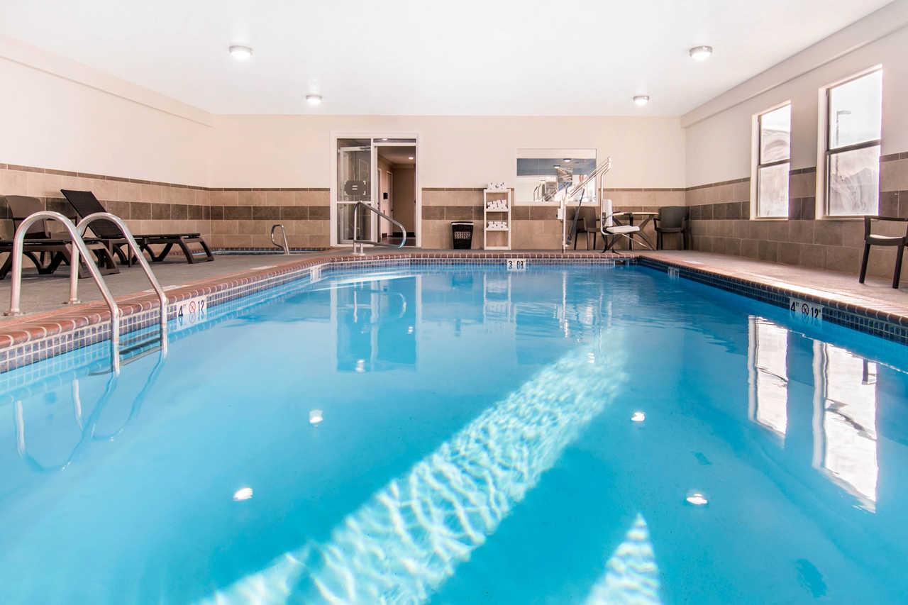 Comfort Inn & Suites Junction City - Near Fort Riley Екстериор снимка