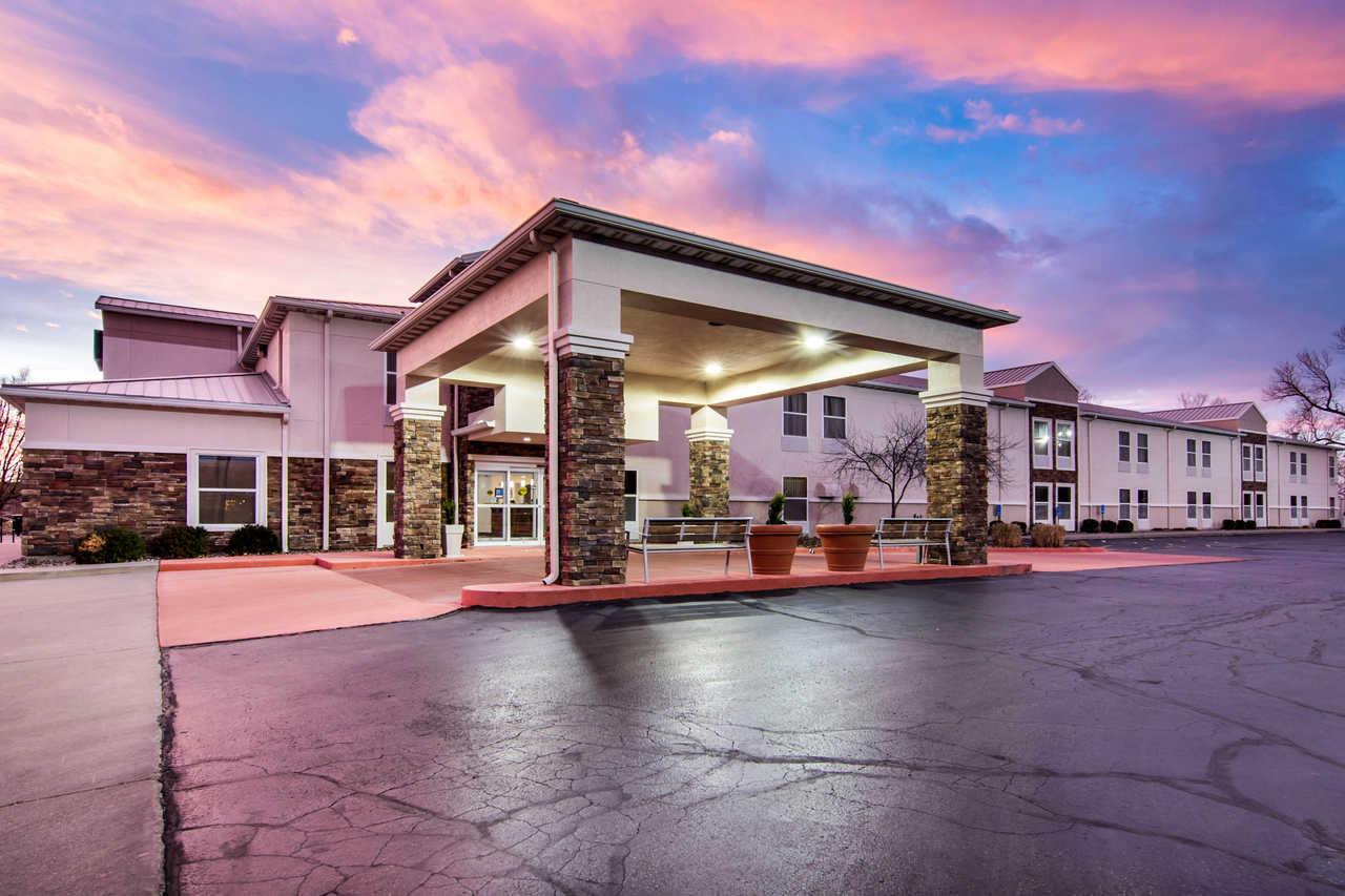 Comfort Inn & Suites Junction City - Near Fort Riley Екстериор снимка