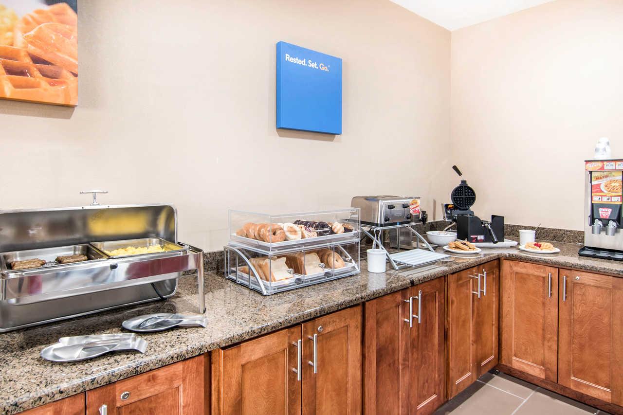 Comfort Inn & Suites Junction City - Near Fort Riley Екстериор снимка