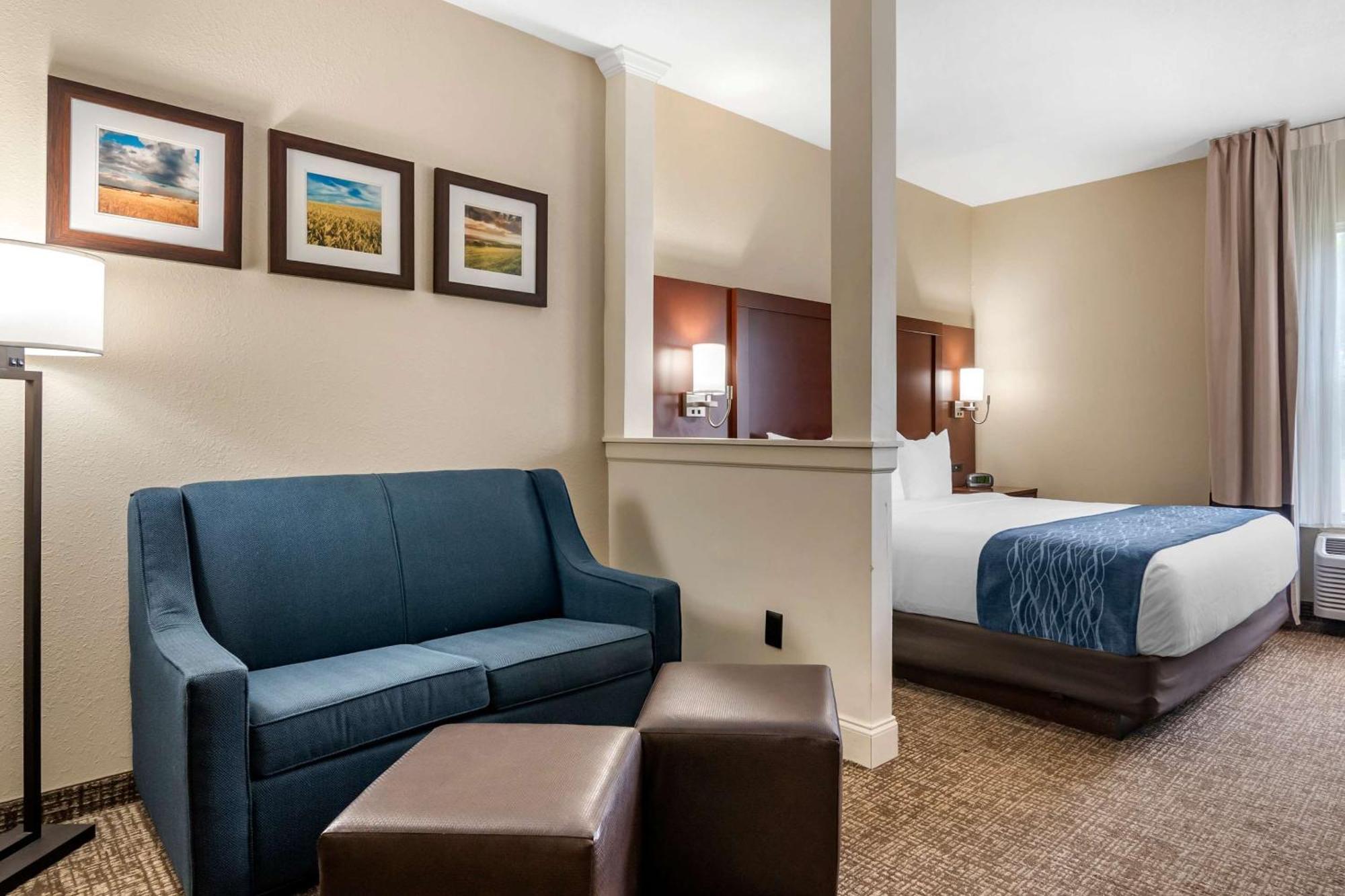 Comfort Inn & Suites Junction City - Near Fort Riley Екстериор снимка