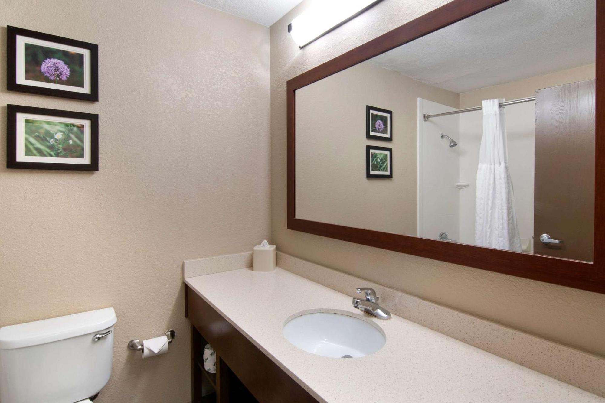 Comfort Inn & Suites Junction City - Near Fort Riley Екстериор снимка