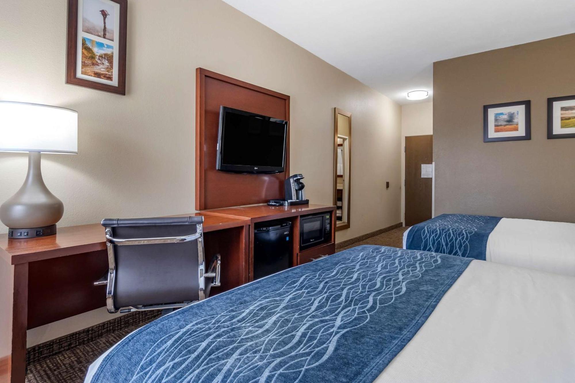 Comfort Inn & Suites Junction City - Near Fort Riley Екстериор снимка