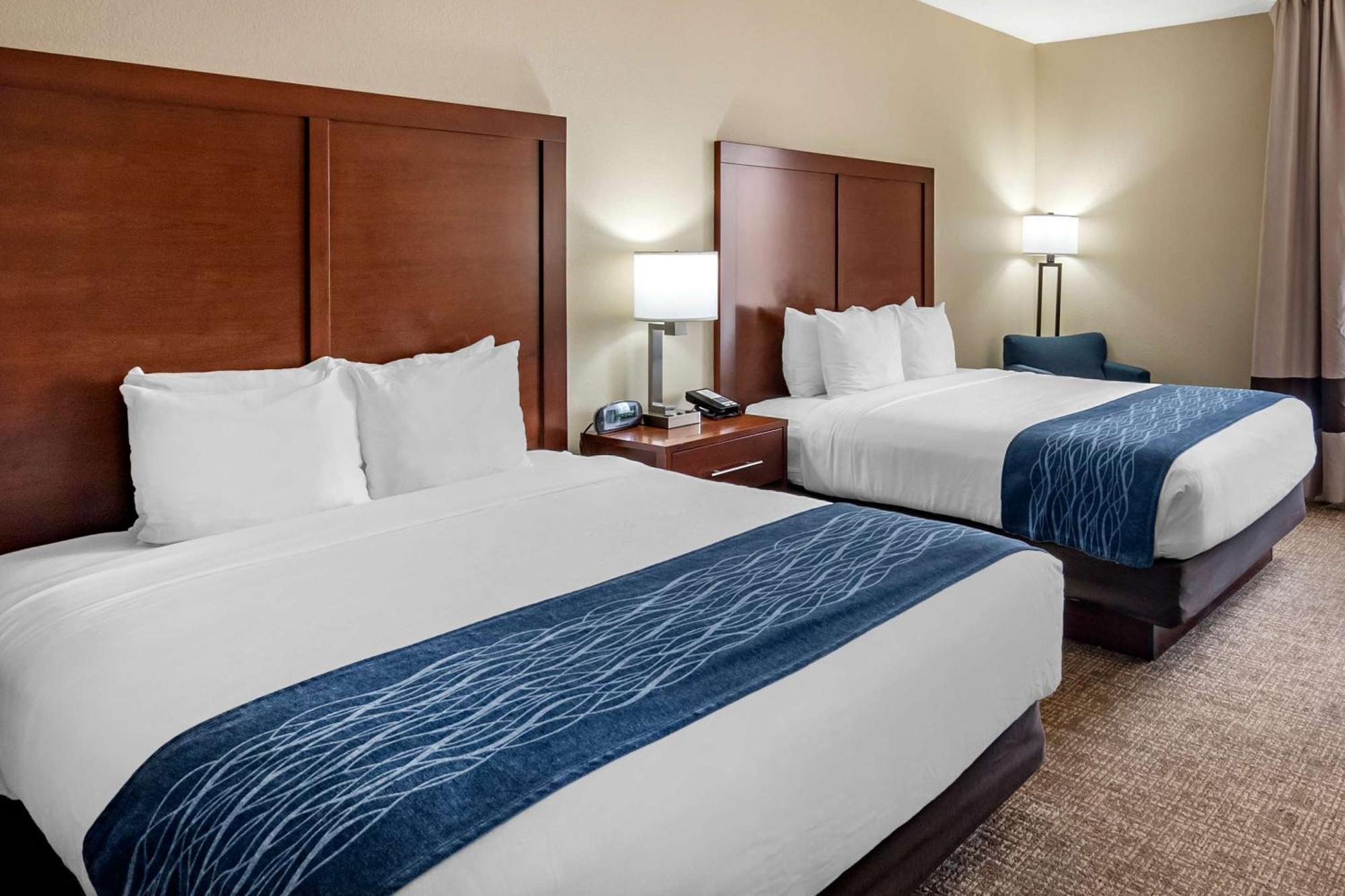 Comfort Inn & Suites Junction City - Near Fort Riley Екстериор снимка