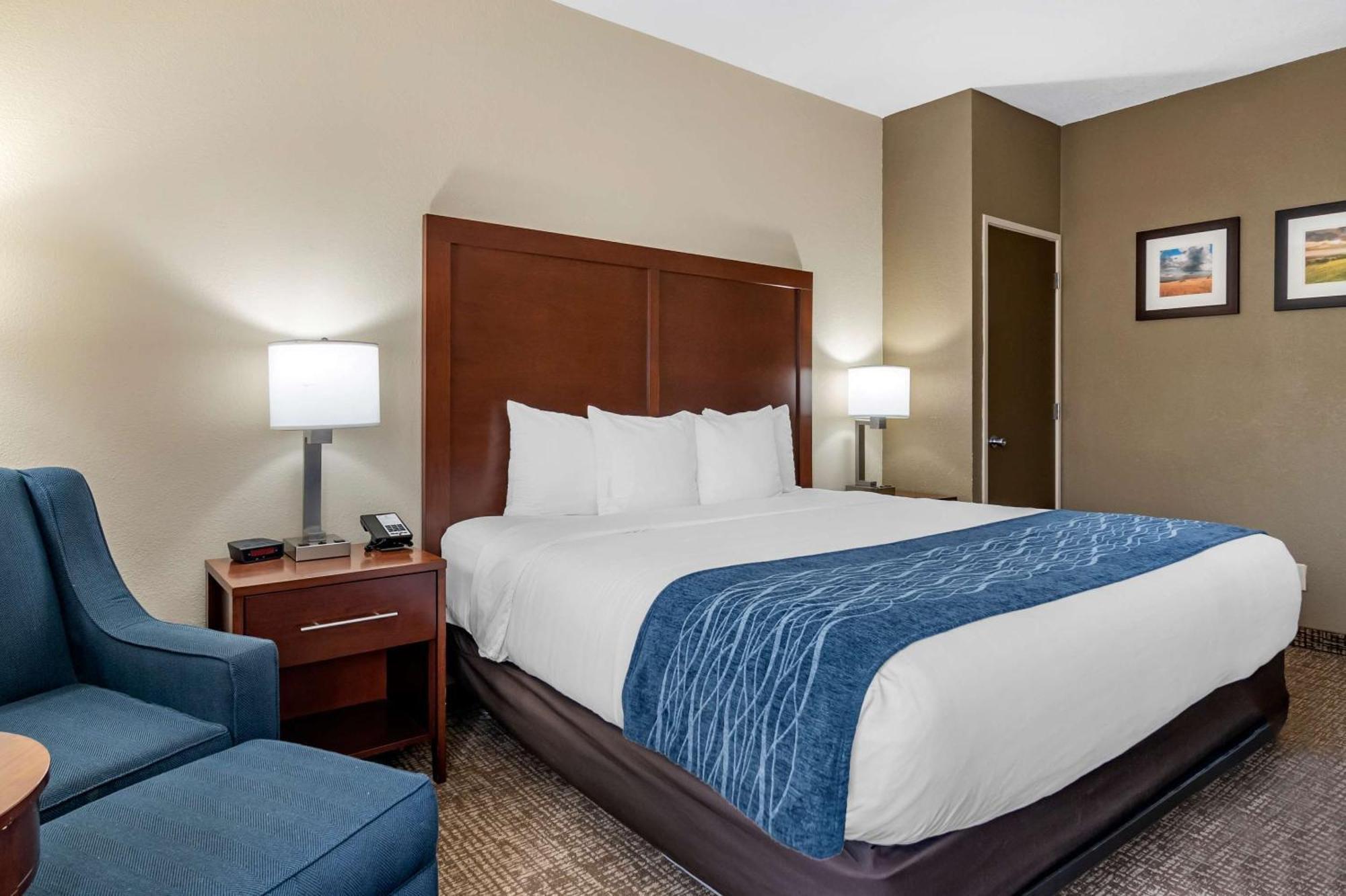 Comfort Inn & Suites Junction City - Near Fort Riley Екстериор снимка