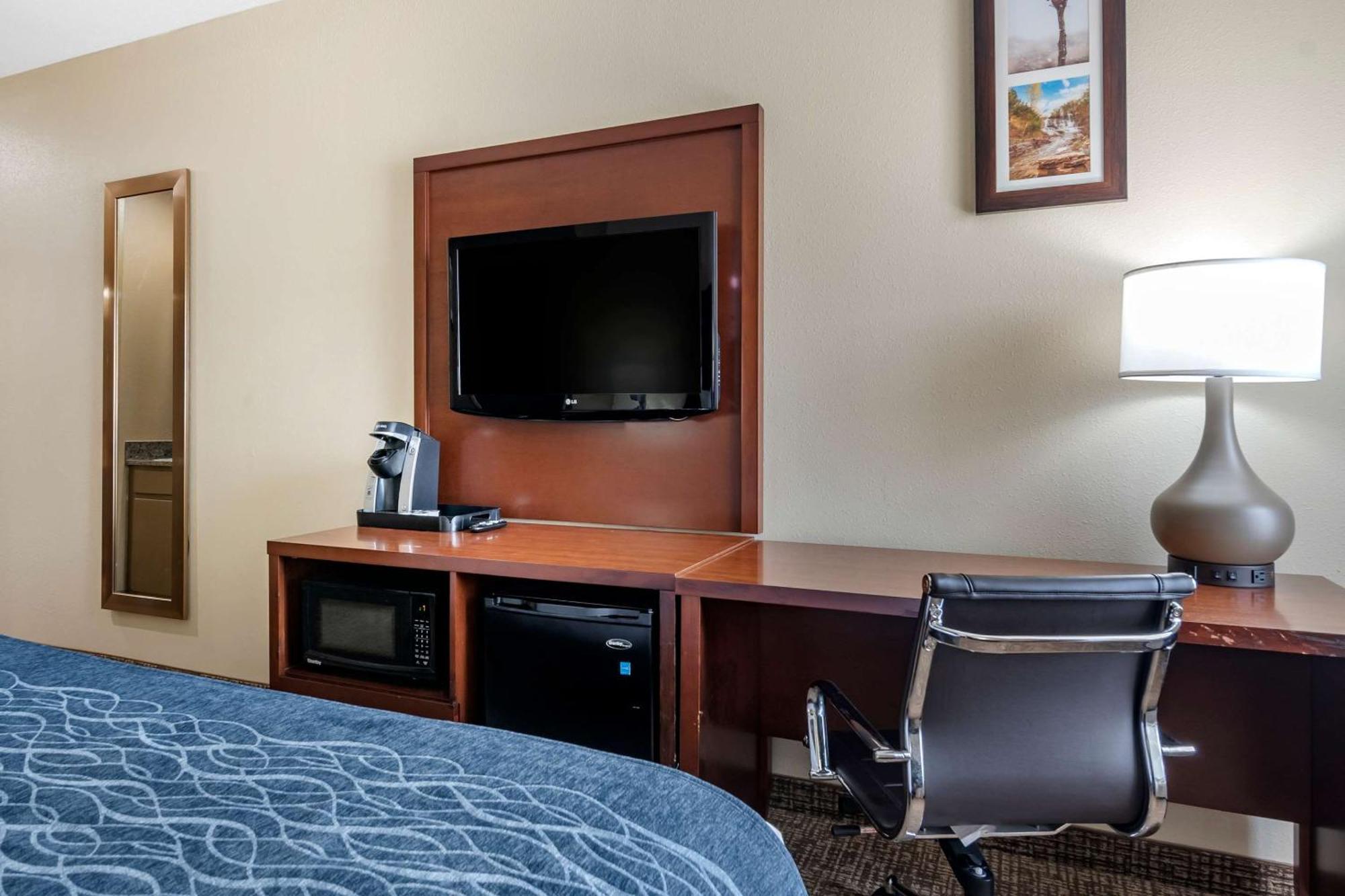 Comfort Inn & Suites Junction City - Near Fort Riley Екстериор снимка
