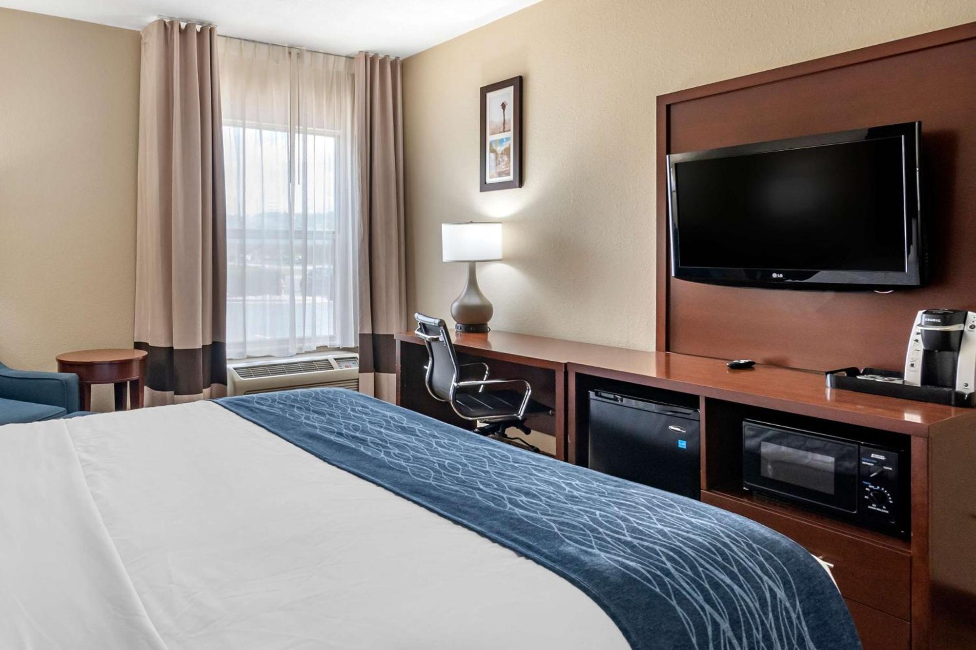 Comfort Inn & Suites Junction City - Near Fort Riley Екстериор снимка