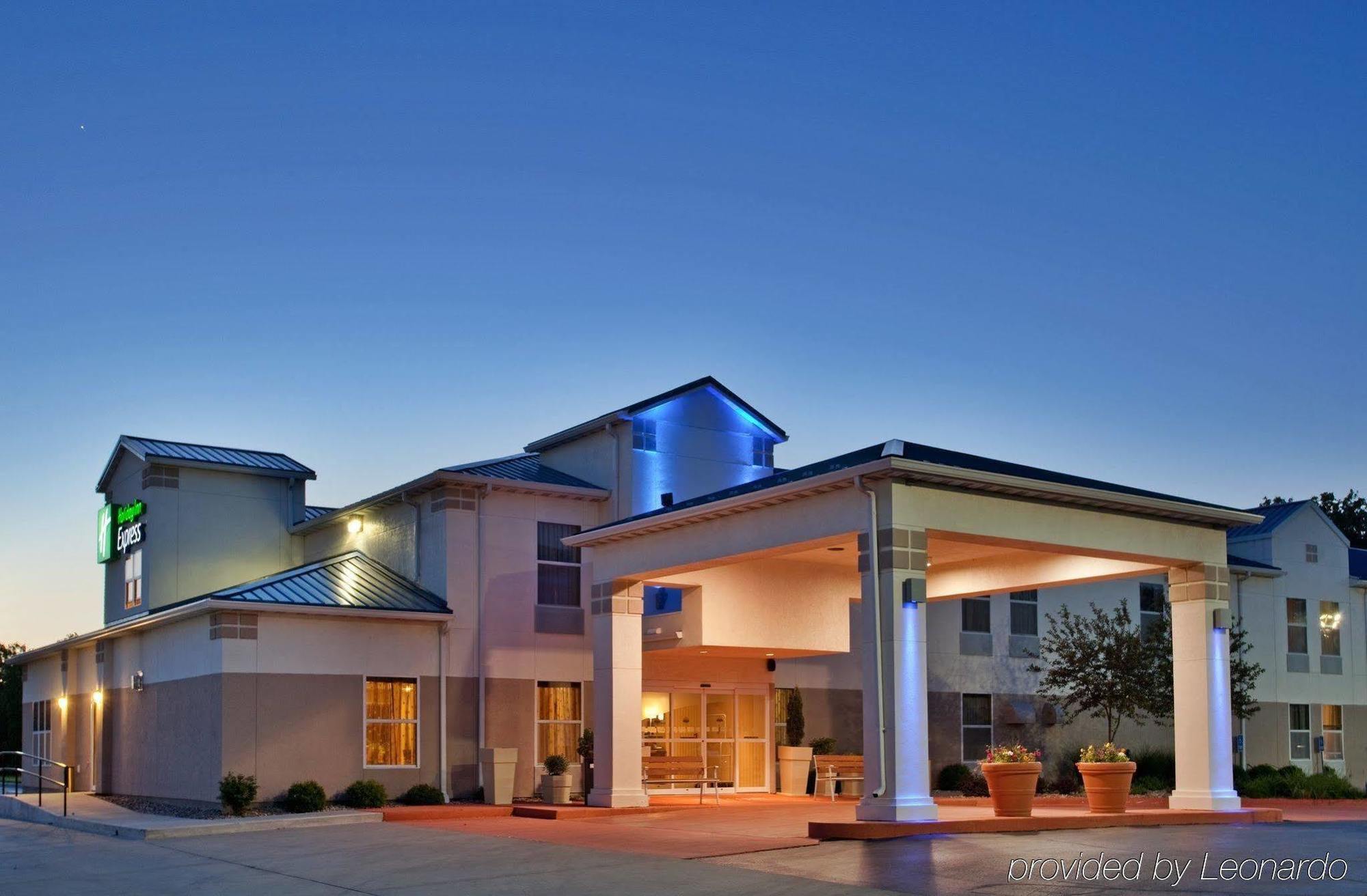 Comfort Inn & Suites Junction City - Near Fort Riley Екстериор снимка